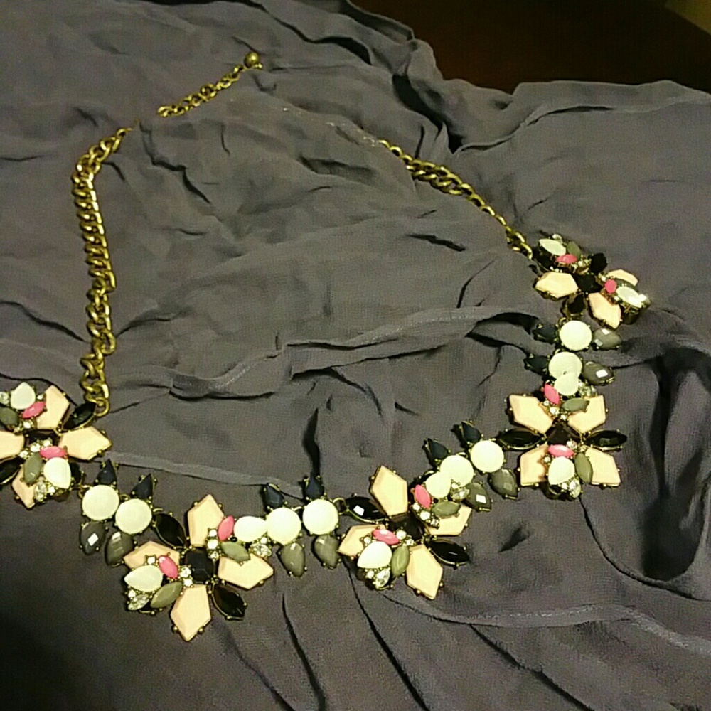 SOLD Floral necklace - Picture 1 of 6